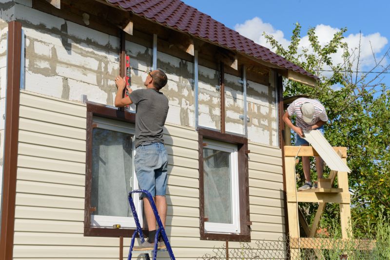 Vinyl Siding Repair Professional Image 3